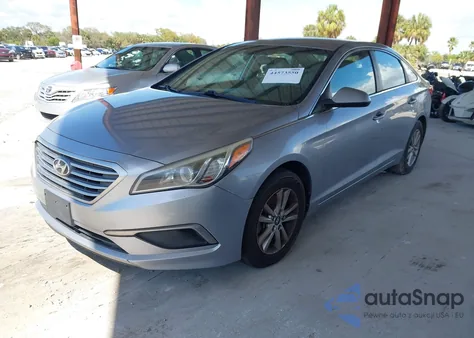 2017 Hyundai Sonata z USA, uszkodzony, nr VIN 5NPE24AF1HH506302